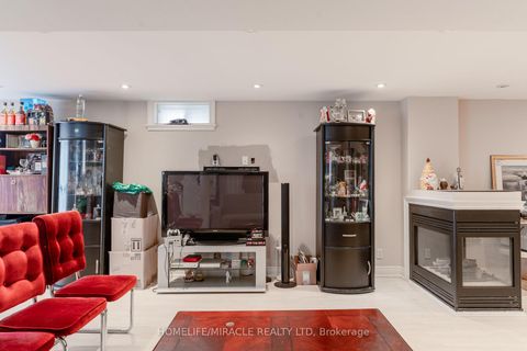 Photo 39 at 31 Water Garden Lane, Sonoma Heights, Vaughan