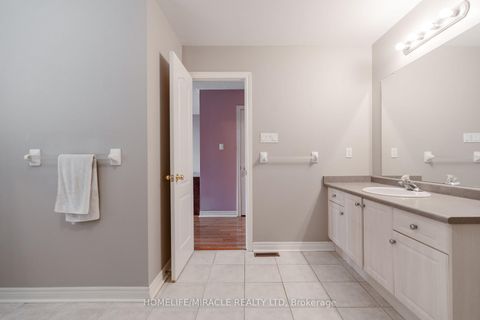 Photo 40 at 31 Water Garden Lane, Sonoma Heights, Vaughan