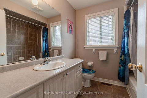 Photo 42 at 31 Water Garden Lane, Sonoma Heights, Vaughan