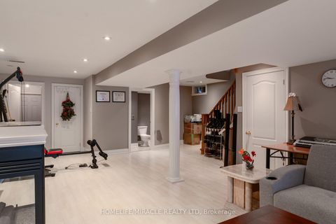 Photo 46 at 31 Water Garden Lane, Sonoma Heights, Vaughan