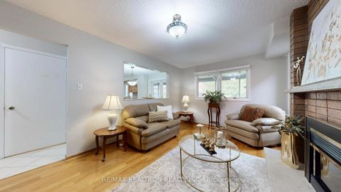 Photo 5 at 33 Byer Drive, Raymerville, Markham
