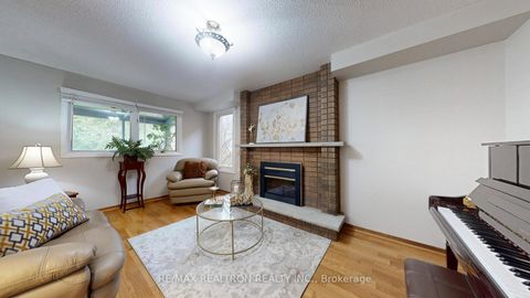 Photo 6 at 33 Byer Drive, Raymerville, Markham