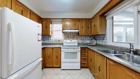 Photo 13 at 33 Byer Drive, Raymerville, Markham