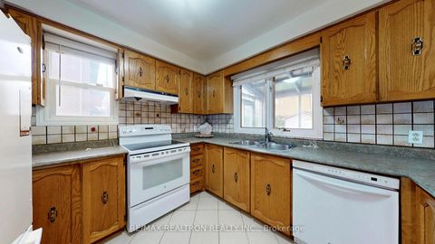 Photo 14 at 33 Byer Drive, Raymerville, Markham