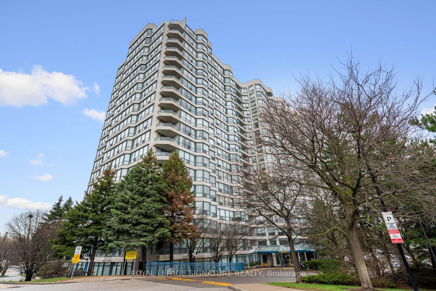 PH9 - 7300 Yonge Street, Yorkhill, Vaughan photo number 2
