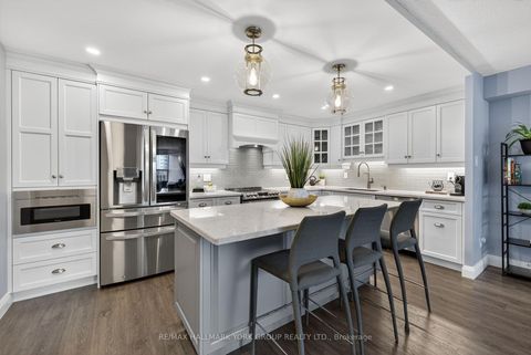 Photo 3 at 906 - 250 Davis Drive, Central Newmarket, Newmarket