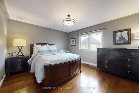 Photo 11 at 80 Walkview Crescent, Oak Ridges, Richmond Hill