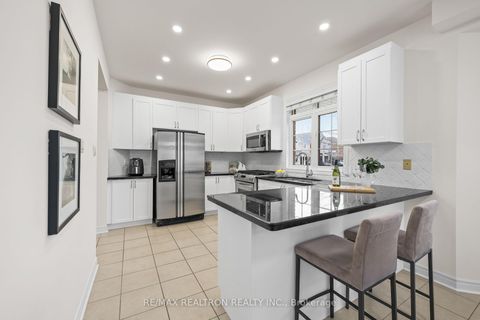 Photo 4 at 2 Serene Way, Patterson, Vaughan