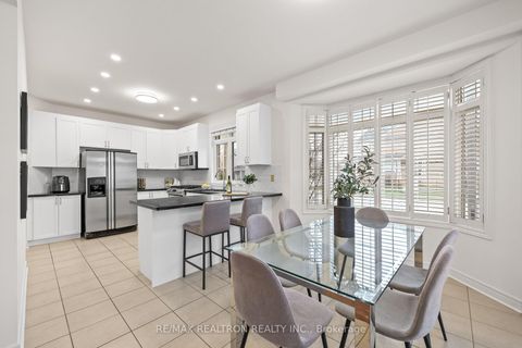 Photo 5 at 2 Serene Way, Patterson, Vaughan