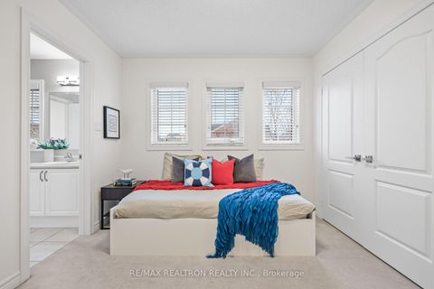 Photo 14 at 2 Serene Way, Patterson, Vaughan