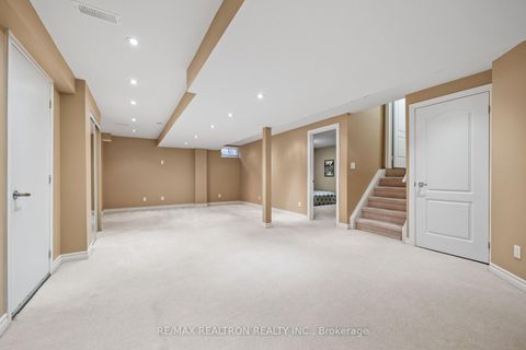 Photo 15 at 2 Serene Way, Patterson, Vaughan