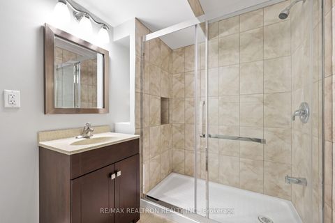 Photo 16 at 2 Serene Way, Patterson, Vaughan