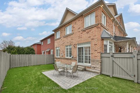 Photo 17 at 2 Serene Way, Patterson, Vaughan