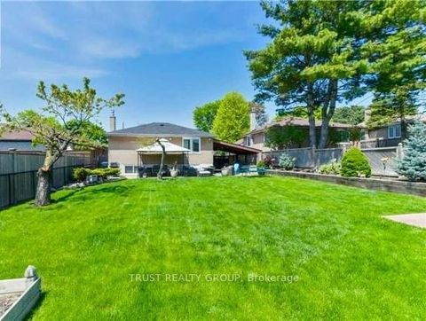 Photo 3 at 9 Del Ria Drive, Maple Leaf, Toronto