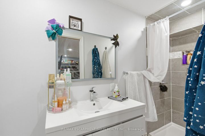 Photo 34 at 37 FAIRGROUNDS Drive, Binbrook, Hamilton