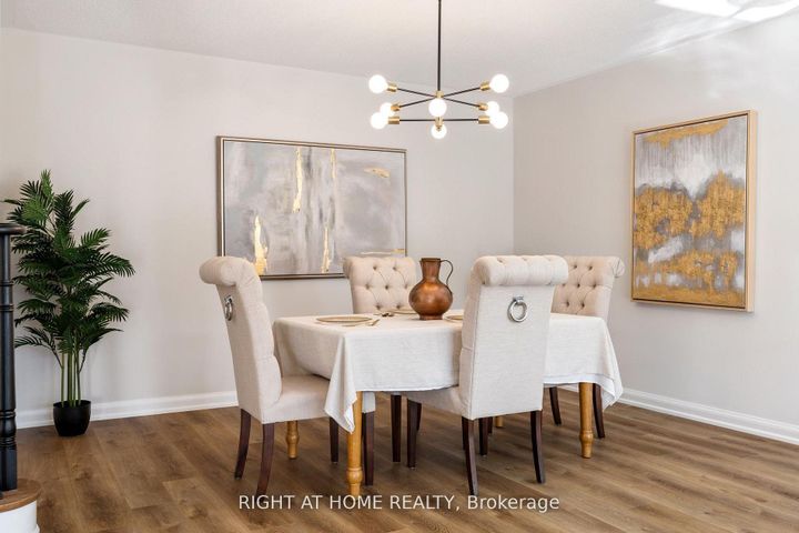 Photo 7 at 13 - 2 Wooded Carse Way, Branson, Toronto