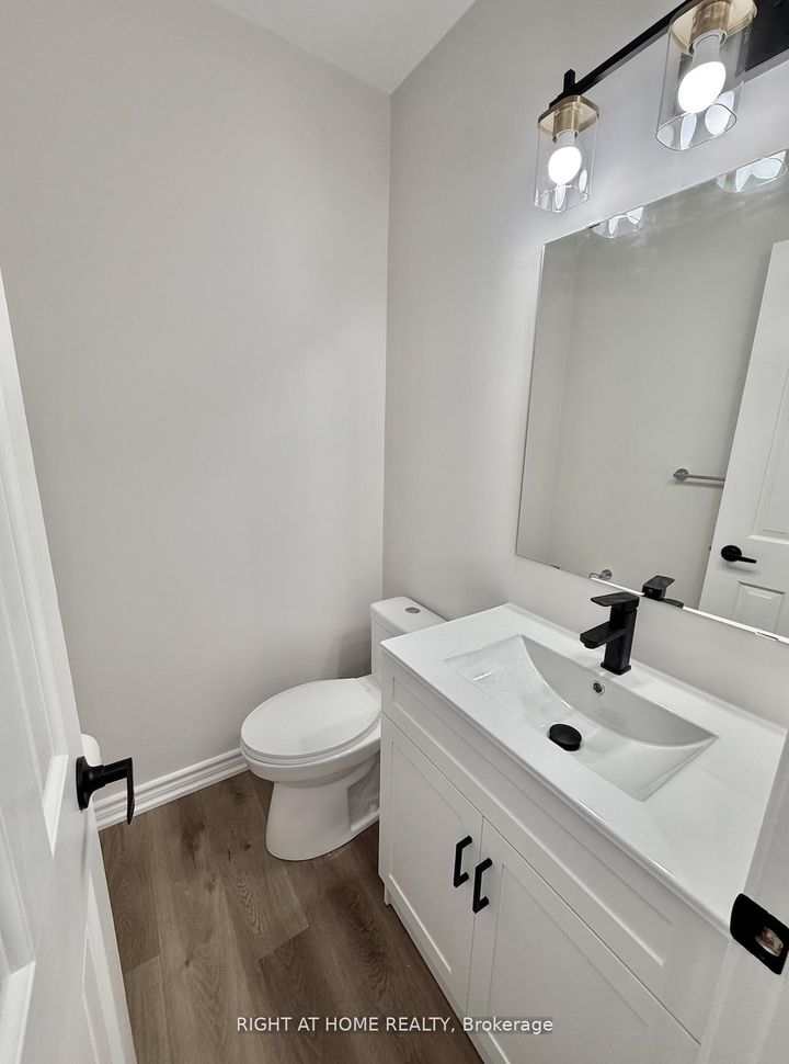 Photo 14 at 13 - 2 Wooded Carse Way, Branson, Toronto