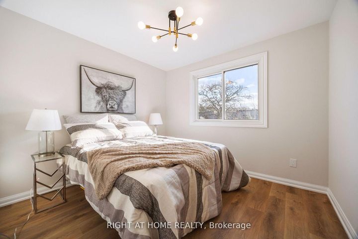 Photo 20 at 13 - 2 Wooded Carse Way, Branson, Toronto