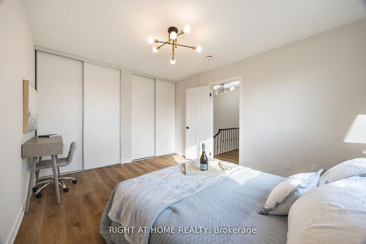 Photo 23 at 13 - 2 Wooded Carse Way, Branson, Toronto