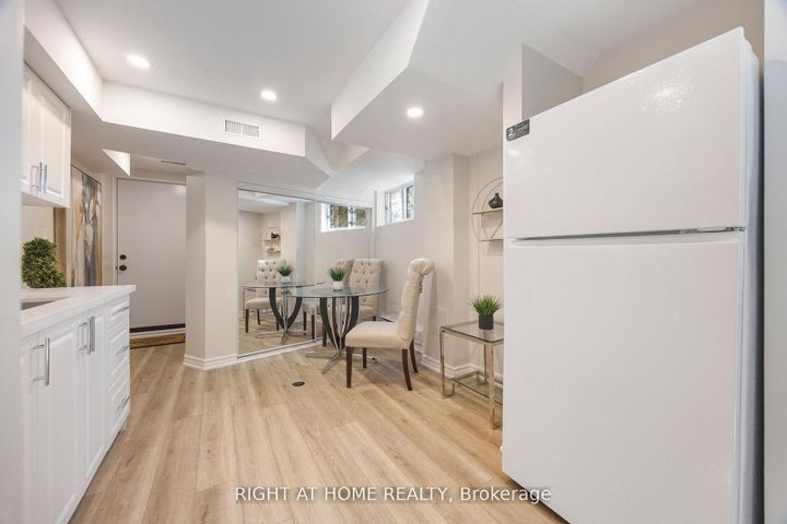 Photo 30 at 13 - 2 Wooded Carse Way, Branson, Toronto