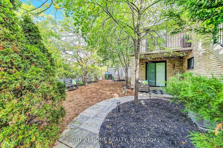 Photo 37 at 13 - 2 Wooded Carse Way, Branson, Toronto