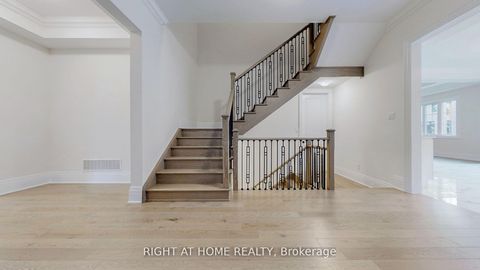 Photo 16 at 7 Adario Crescent, Vellore Village, Vaughan