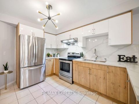 Photo 5 at 97 Pinedale Gate, East Woodbridge, Vaughan