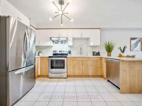 Photo 9 at 97 Pinedale Gate, East Woodbridge, Vaughan