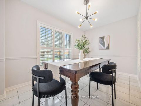 Photo 11 at 97 Pinedale Gate, East Woodbridge, Vaughan