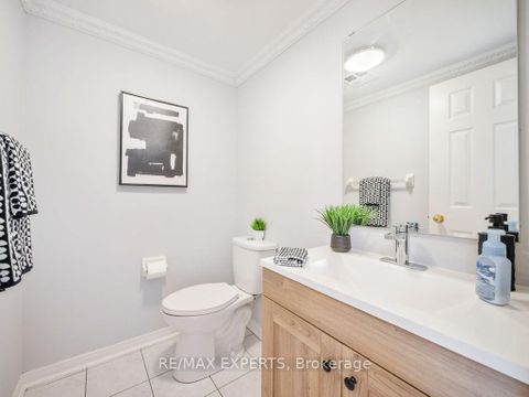 Photo 12 at 97 Pinedale Gate, East Woodbridge, Vaughan