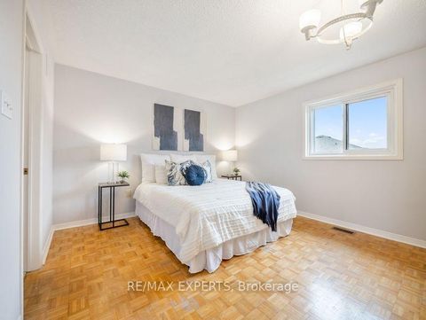 Photo 13 at 97 Pinedale Gate, East Woodbridge, Vaughan