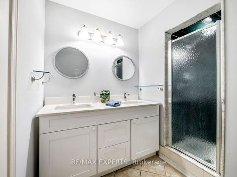 Photo 15 at 97 Pinedale Gate, East Woodbridge, Vaughan