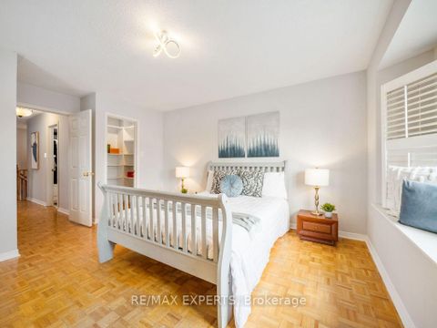 Photo 16 at 97 Pinedale Gate, East Woodbridge, Vaughan