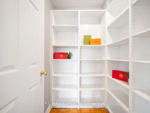 Photo 18 at 97 Pinedale Gate, East Woodbridge, Vaughan