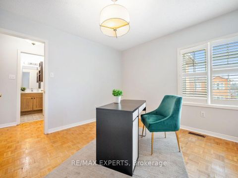 Photo 19 at 97 Pinedale Gate, East Woodbridge, Vaughan