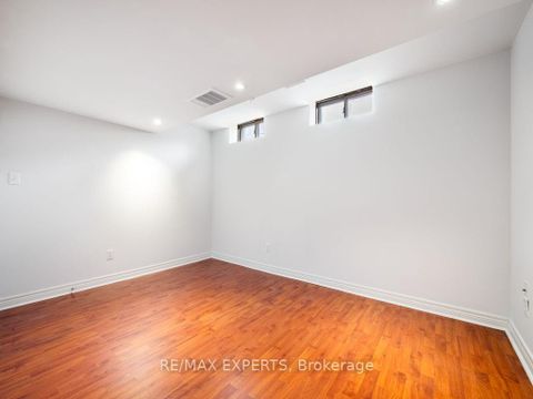 Photo 24 at 97 Pinedale Gate, East Woodbridge, Vaughan