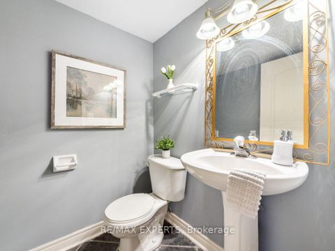 Photo 25 at 97 Pinedale Gate, East Woodbridge, Vaughan