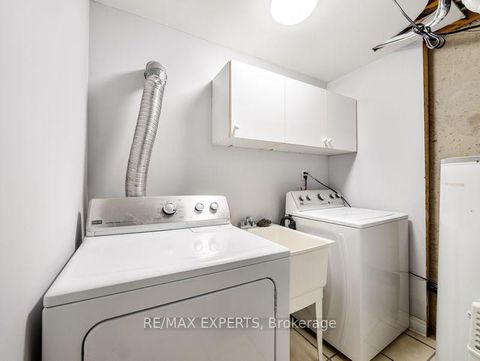 Photo 26 at 97 Pinedale Gate, East Woodbridge, Vaughan