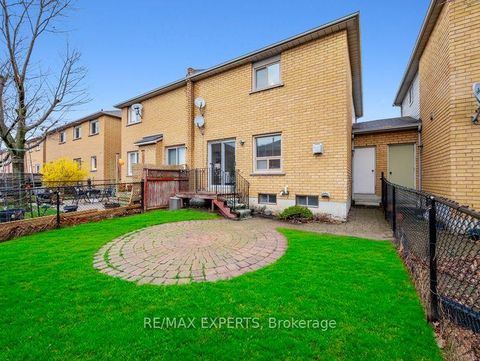 Photo 27 at 97 Pinedale Gate, East Woodbridge, Vaughan
