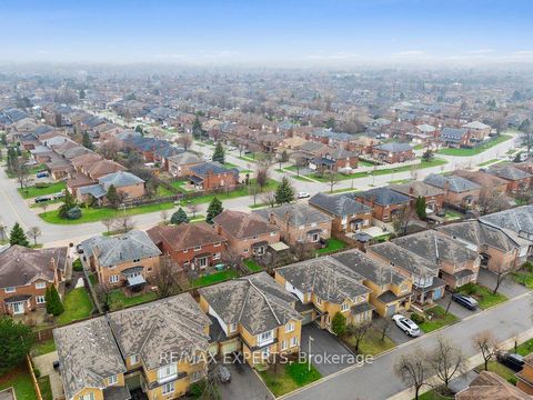 Photo 28 at 97 Pinedale Gate, East Woodbridge, Vaughan