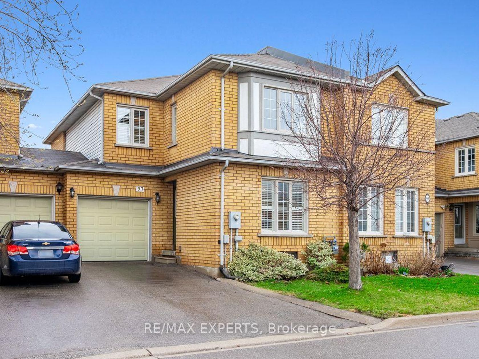 97 Pinedale Gate, East Woodbridge, Vaughan photo number 2