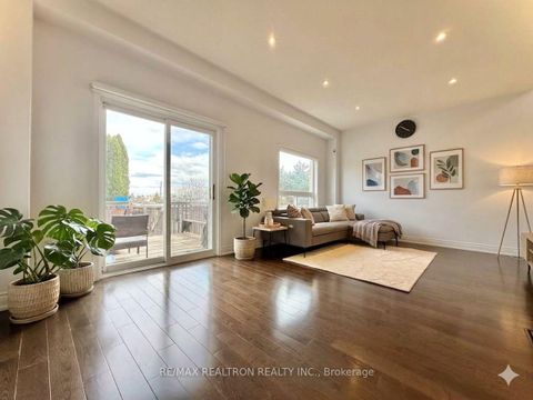 Photo 3 at 7 Abitibi Street, Westbrook, Richmond Hill