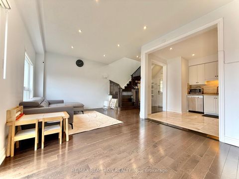 Photo 5 at 7 Abitibi Street, Westbrook, Richmond Hill