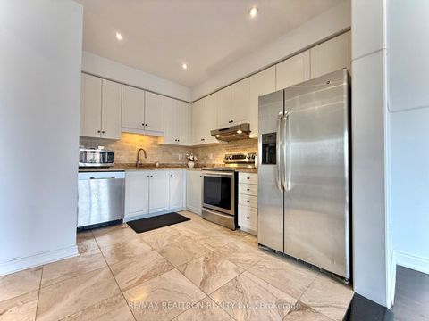 Photo 9 at 7 Abitibi Street, Westbrook, Richmond Hill