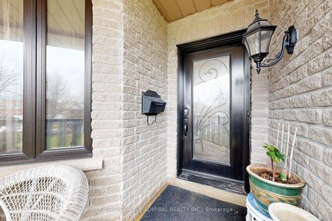 Photo 2 at 32 Stephanie Lane, Painswick South, Barrie