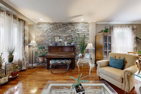 Photo 6 at 32 Stephanie Lane, Painswick South, Barrie