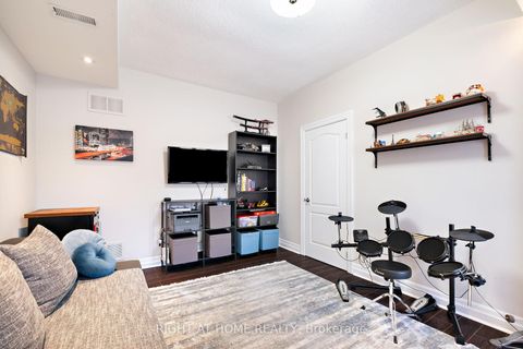 Photo 4 at 873 New Westminster Drive, Beverley Glen, Vaughan