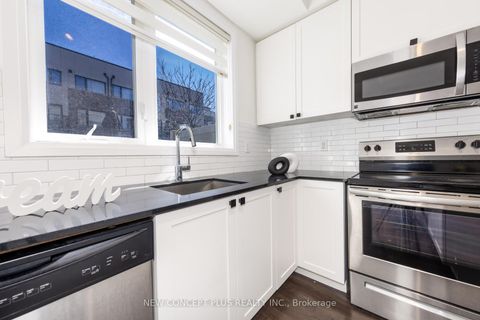 Photo 12 at 9 Thomas Mulholland Drive, CFB, Toronto