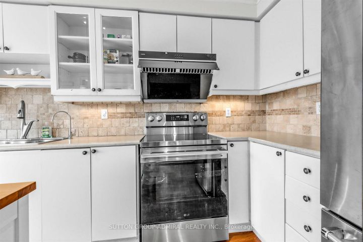 Photo 13 at 68 Redondo Drive, Beverley Glen, Vaughan