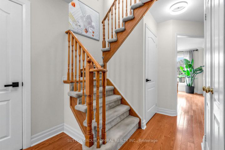 Photo 16 at 68 Redondo Drive, Beverley Glen, Vaughan